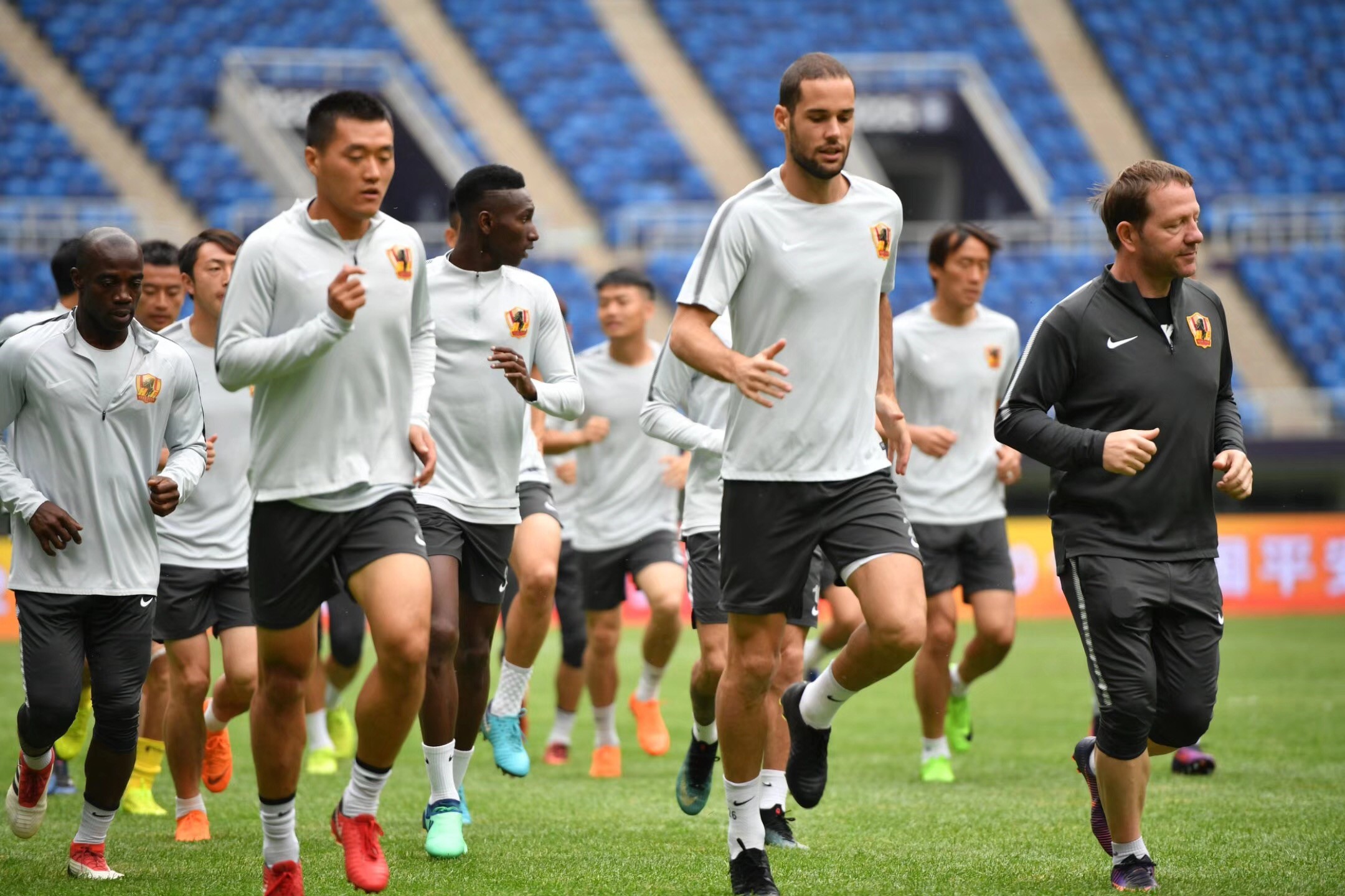 开云体育APP下载-冲刺阶段上海久事远射贴柱：欧联节点到来，压力陡增，赛程密集仍需轮换