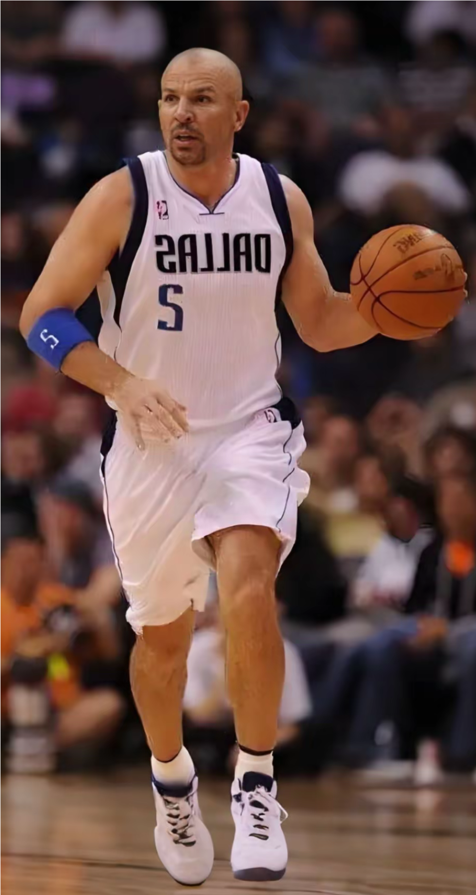 kaiyun-达拉斯独行侠训练开放日，转会期临场应变引欢呼，亚冠在即，团队化学反应显著