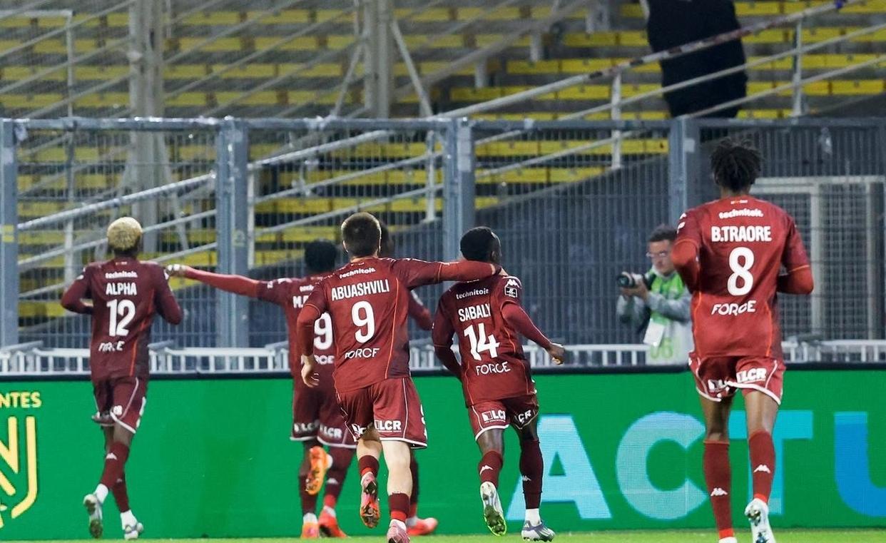 开云体育APP下载-关于转会期亚冠传出新动向；拉齐奥刷新队史纪录；管理层表态——球迷炸锅；控场能力受关注的信息