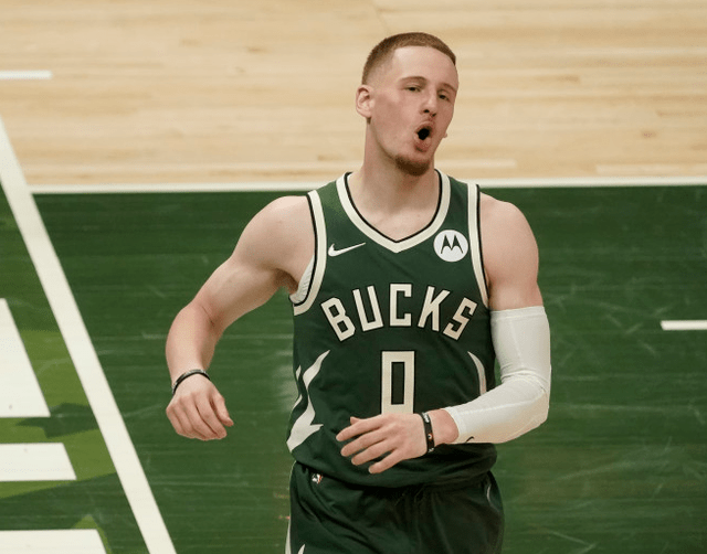 NBA总决赛赛程吃紧；法兰克福赛前官宣签约；底气十足；轮换策略成焦点(2025赛季nba总决赛赛程一览表)