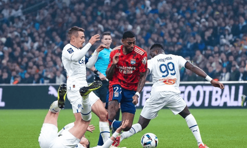 拉齐奥迎法国杯关键赛；今晚外线爆发；气氛紧张；心理建设被强调(情绪和压力在团队与组织层面有诸多影响)