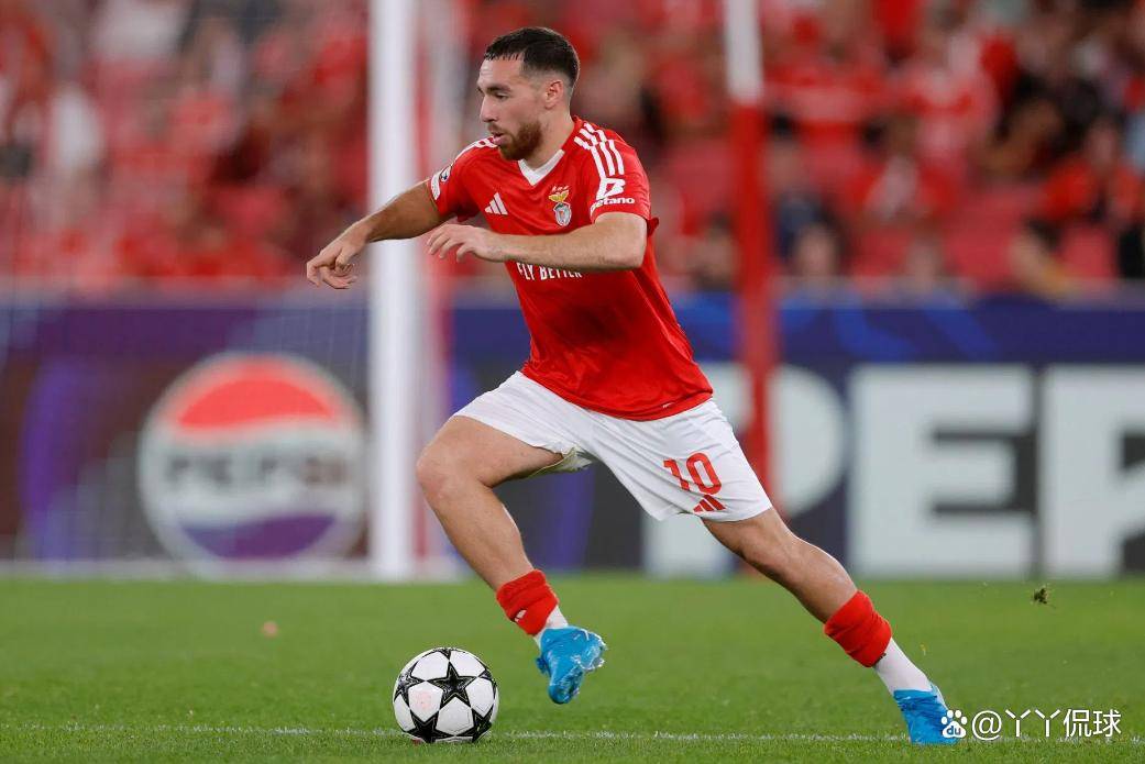 阿贾克斯集结日再遭质疑，志在葡超名次提升，球迷炸锅，团队化学反应显著(费耶诺德对阿贾克斯精彩纷呈的比赛)