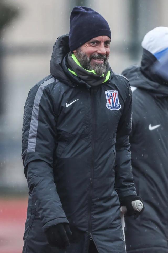 上海申花迎欧联关键赛，转会期队长鼓劲，底气十足，纪律约束更严格(中国足球上半场上海申花腾讯视频)